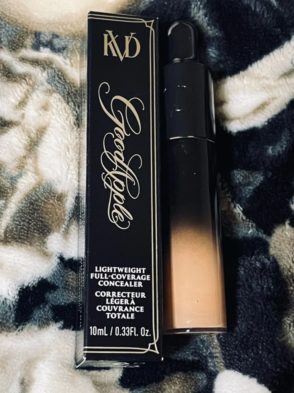 KVD Medium 137 Good Apple Lightweight Full Coverage Concealer